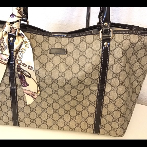 Authentic Gucci GG Supreme Joy Medium Tote - Picture 2 of 16
